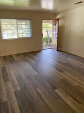 810 Camellia Way in Vacaville, CA - Foto de edificio - Building Photo