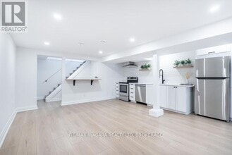 508 Geneva St in St Catharines, ON - Building Photo - Building Photo