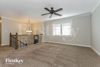 1018 NE Trailwood Dr in Lee's Summit, MO - Building Photo - Building Photo