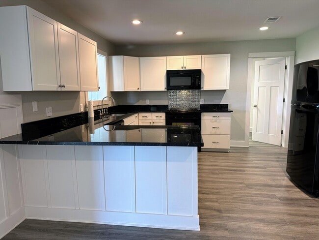 1014 E Indian Creek Ranch Rd in Defuniak Springs, FL - Building Photo - Building Photo