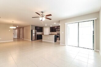 6953 Redbay Dr in Brooksville, FL - Foto de edificio - Building Photo