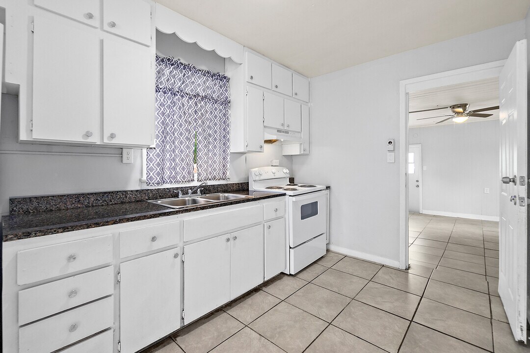 626 Magnolia Ave in Daytona Beach, FL - Building Photo