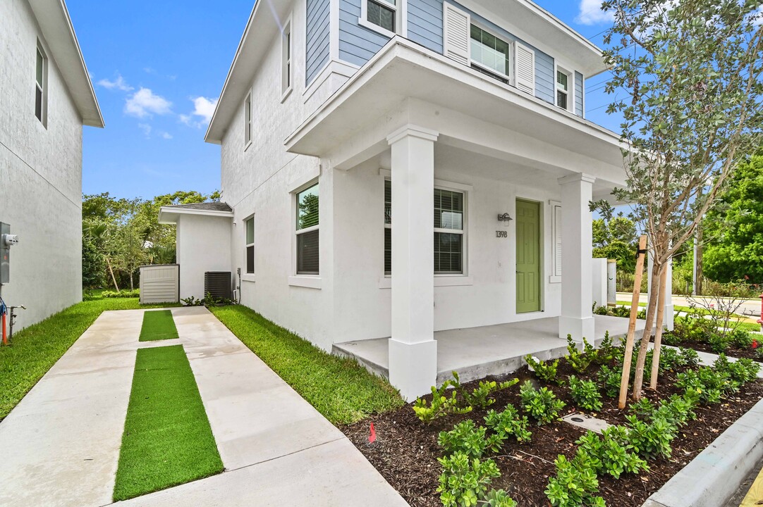 Haney Creek Crossing in Stuart, FL - Building Photo