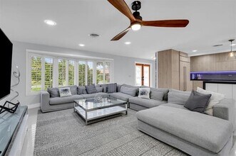 4710 NE 27th Ave in Fort Lauderdale, FL - Building Photo - Building Photo