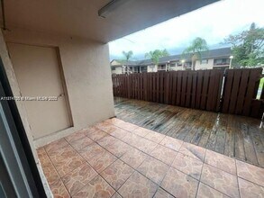 11295 SW 88th St in Miami, FL - Foto de edificio - Building Photo