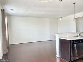 43913 Centergate Dr in Ashburn, VA - Building Photo - Building Photo