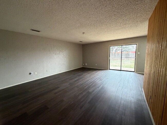 6306 28th St in Lubbock, TX - Foto de edificio - Building Photo