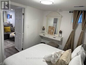 17 Oak Park Ave in Toronto, ON - Building Photo - Building Photo