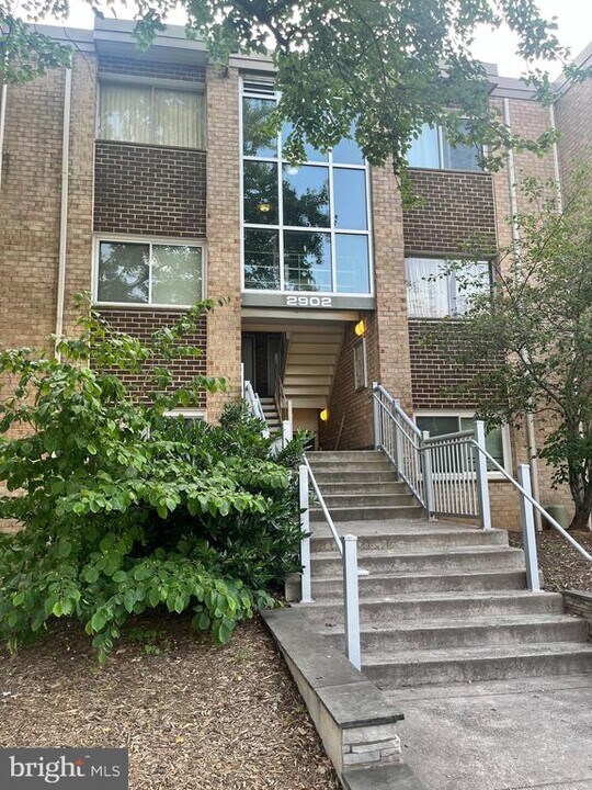 2902 Kings Chapel Rd in Falls Church, VA - Building Photo