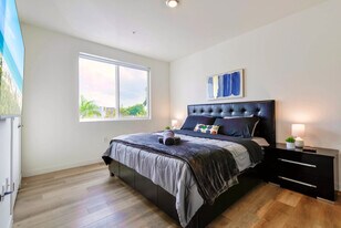 171 NW 158th St in Miami, FL - Building Photo