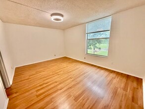 8301 Sands Point Blvd, Unit 202S in Tamarac, FL - Building Photo - Building Photo