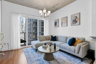 137 NE 2nd Ave in Miami, FL - Building Photo