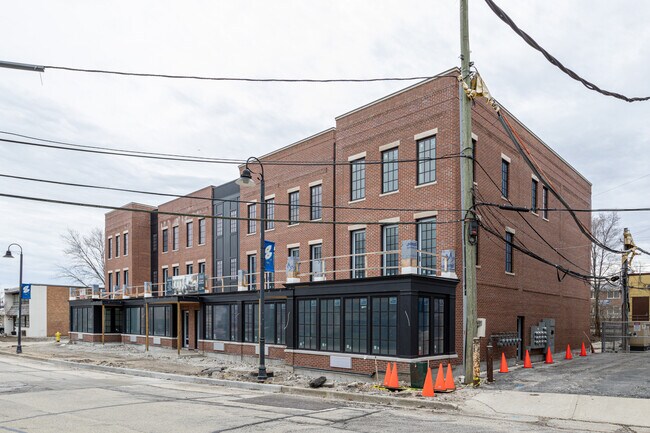 Mycroft Row in Clarendon Hills, IL - Building Photo - Building Photo