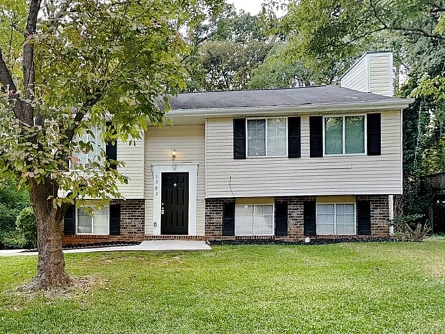 property at 1383 Muirfield Dr