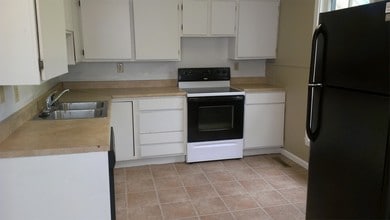 327 W Market St in Warrensburg, MO - Building Photo - Building Photo