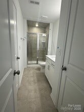 9458 Senator Royall Dr in Charlotte, NC - Foto de edificio - Building Photo