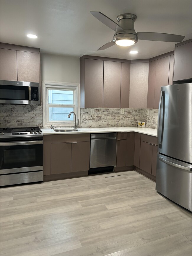 82 Prospect Ave in Bayonne, NJ - Building Photo - Building Photo