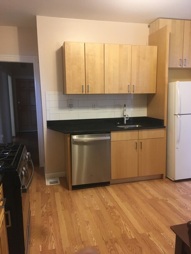 32 Raven St, Unit 1 in Boston, MA - Foto de edificio - Building Photo