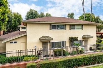 Vista Valle Townhomes in Claremont, CA - Building Photo - Building Photo