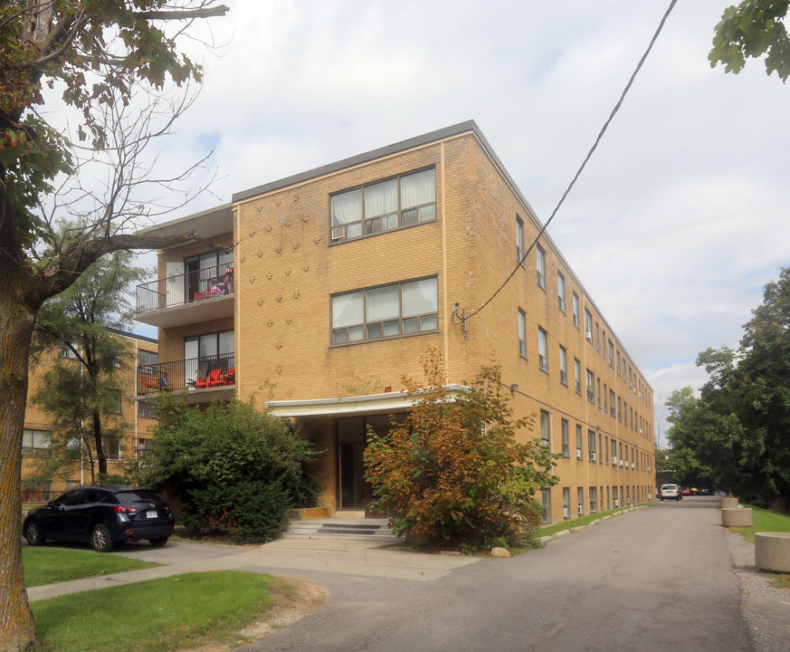 688 Sheppard Ave E in Toronto, ON - Building Photo