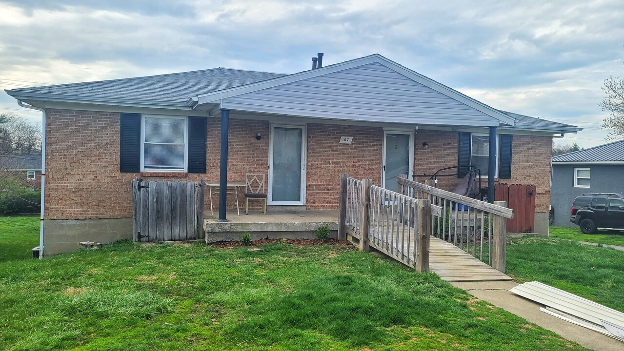107 Southview Dr, Unit 4 in Nicholasville, KY - Foto de edificio