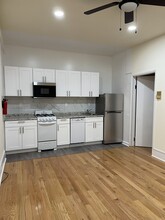 928 Clinton St, Unit #2 in Philadelphia, PA - Building Photo - Building Photo