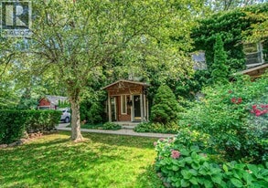 2430 First St in Burlington, ON - Building Photo