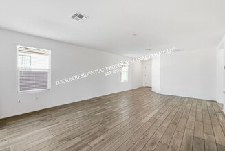 8839 E Raven Hill Wy in Tucson, AZ - Building Photo - Building Photo