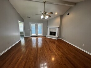 208 Easy St in Hinesville, GA - Building Photo - Building Photo