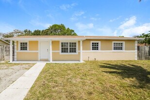 521 SW 11th Dr in Deerfield Beach, FL - Building Photo