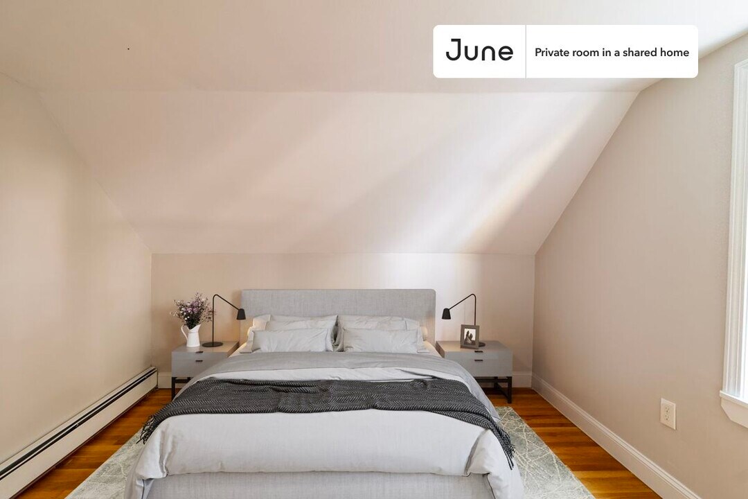 678 Bennington St in Boston, MA - Building Photo