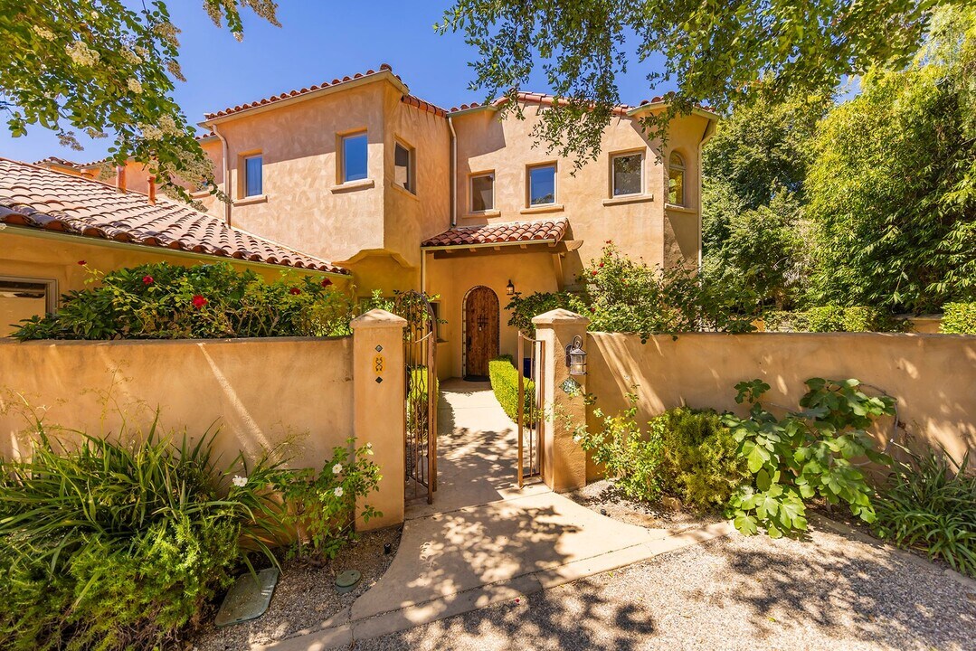 224 S Montgomery St in Ojai, CA - Building Photo