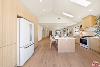 14742 Weddington St in Sherman Oaks, CA - Building Photo - Building Photo