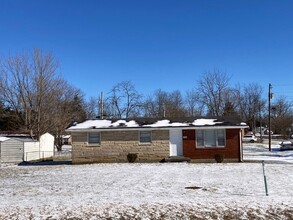 1934 S Wilson Rd in Radcliff, KY - Foto de edificio - Building Photo