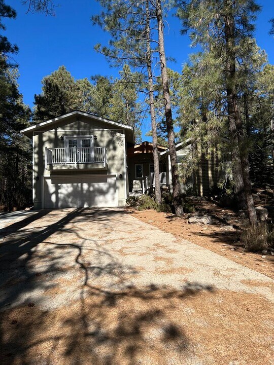 900 W Coy Dr in Flagstaff, AZ - Foto de edificio