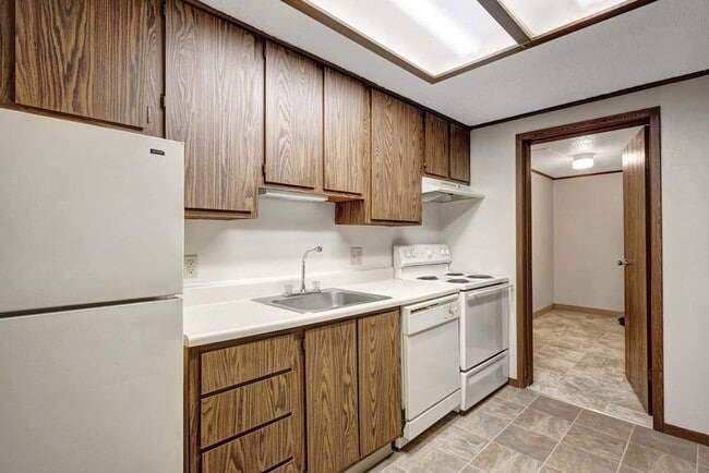 Woodbine Apartments in Cuyahoga Falls, OH - Foto de edificio - Building Photo