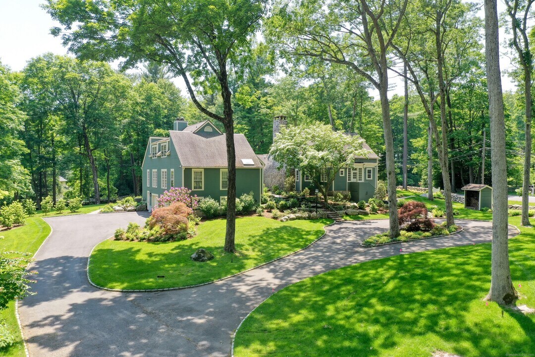 13 Huckleberry Hill Rd in New Canaan, CT - Foto de edificio