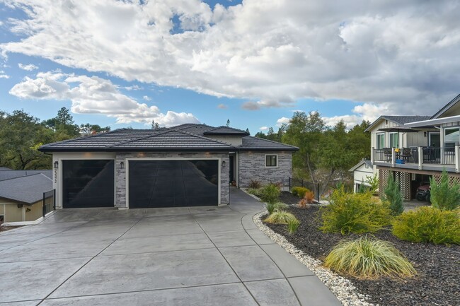 23372 Shadow Dr in Auburn, CA - Building Photo - Building Photo