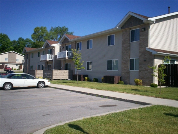 Sandy Hill I & II Apartments in Vassar, MI - Building Photo