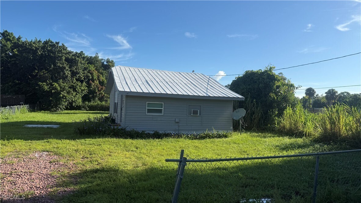 4485 Armeda Ave in Ft. Myers, FL - Building Photo