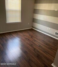 195 Tulip Ln in Freehold, NJ - Building Photo - Building Photo