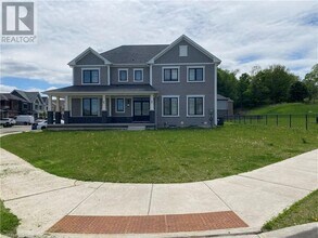 2 Cahill Dr in Brantford, ON - Building Photo - Building Photo