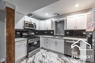 3328 W Congress Pkwy in Chicago, IL - Foto de edificio - Building Photo