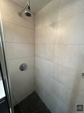 West 51st Street in New York, NY - Foto de edificio - Building Photo