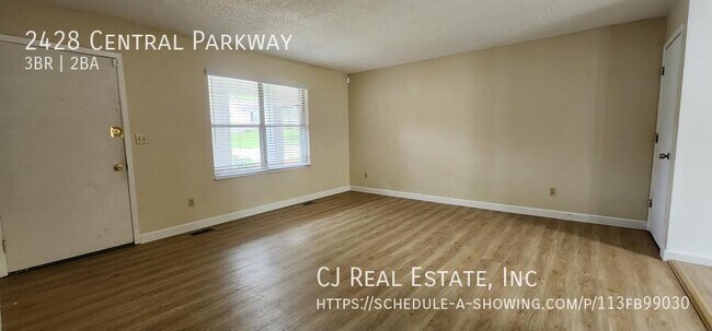 2428 Central Pkwy Dr in Florissant, MO - Building Photo - Building Photo