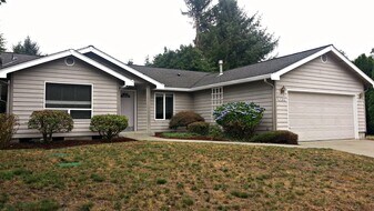 6108 W Sarazen St SE in Olympia, WA - Building Photo