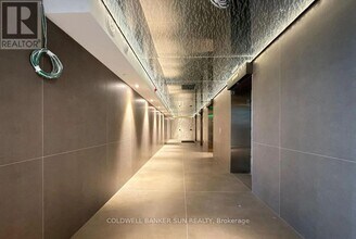 448 Burnhamthorpe Rd W in Mississauga, ON - Building Photo - Building Photo