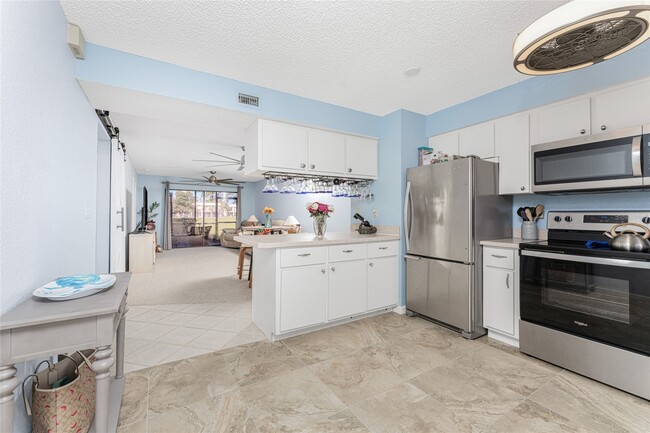 1211 Saxony Cir in Punta Gorda, FL - Foto de edificio - Building Photo