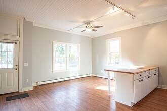 3 Bridge St in Montague, MA - Building Photo - Building Photo