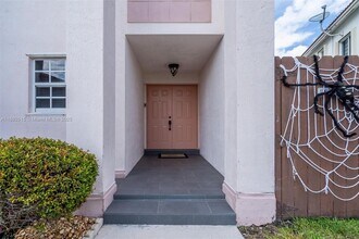 15025 SW 141st Terrace in Miami, FL - Foto de edificio - Building Photo